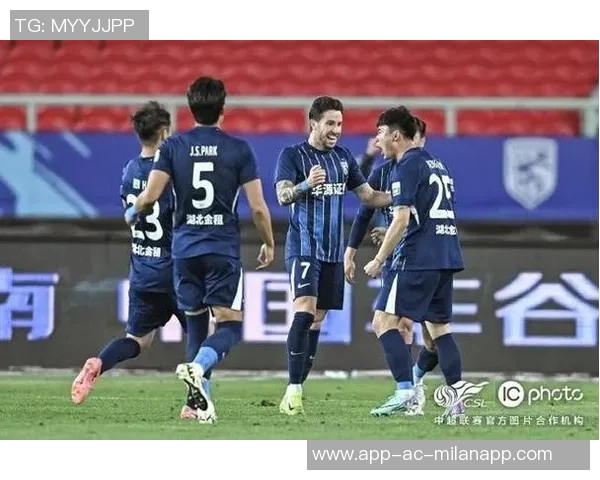 李申圆正式加盟武汉三镇开启新征程期待为球队贡献力量